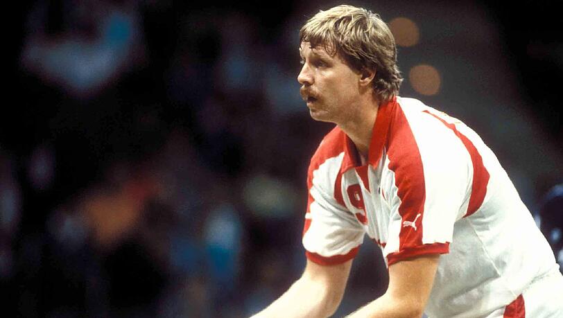 Der Gerd Müller des Handballs – nicht nur weil er die Nr. 9 trug: Erhard Wunderlich spielte 1984-89 im Dress des TSV Milbertshofen. Der Gerd Müller des Handballs – nicht nur weil er die Nr. 9 trug: Erhard Wunderlich spielte 1984-89 im Dress des TSV Milbertshofen.