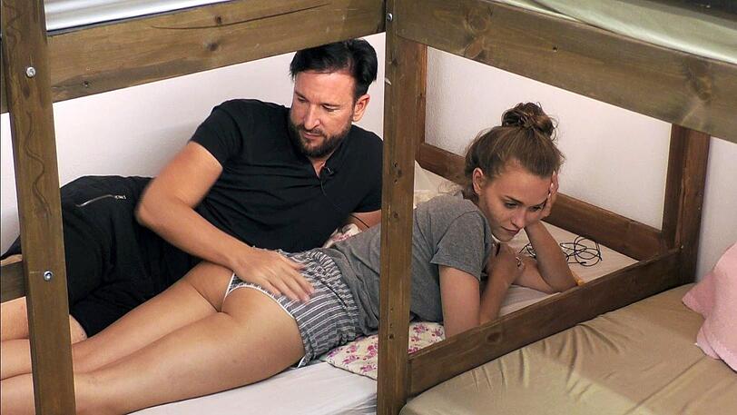 "Wir brauchen immer noch ein Liebes-Zimmer", sagt Laura im "Sommerhaus und Stars". Und Michael Wendler ergänzt: "Wir wollen endlich wieder Sex haben!"