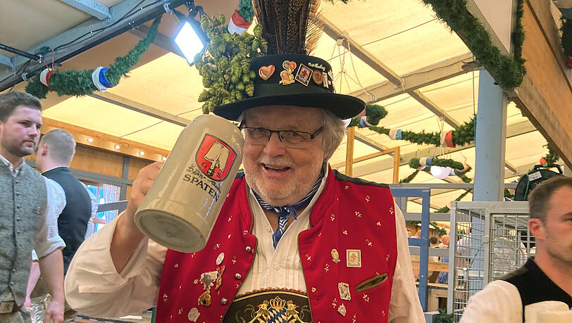 Günter Werner – natürlich – im Schottenhamel-Zelt. Günter Werner – natürlich – im Schottenhamel-Zelt.