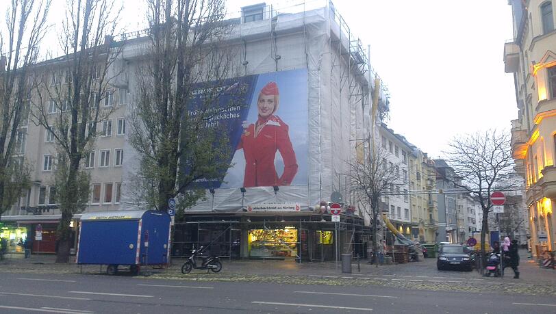 ...gut jedes zweite Haus ist eine Baustelle... ...gut jedes zweite Haus ist eine Baustelle...