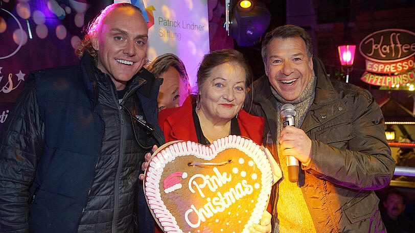 Robert Maier-Kares (v.l.), Marianne Sägebrecht und Patrick Lindner haben viel Spaß bei der Eröffnung.