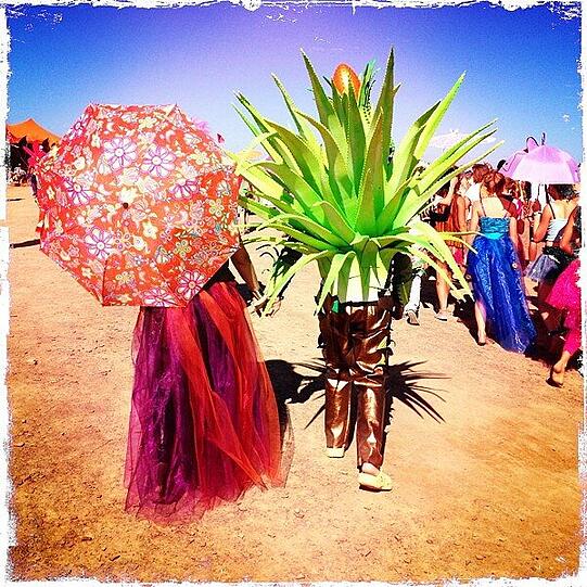 Es ist das wohl kurioseste Treffen von Individualisten: "Alles ist möglich" lautet der Slogan des "Afrika Burn Festival" in der Karoo-Halbwüste - sehen Sie hier die schrägsten Bilder.