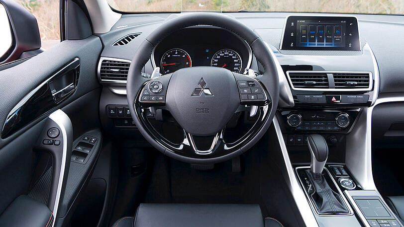 Hier kann der Kapitän der Mannschaft das Steuer nehmen: das Cockpit des Eclipse Cross.