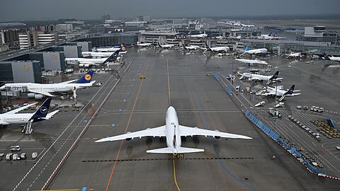Am Flughafen Frankfurt kommt es derzeit zu erheblichen Problemen. (Archivbild)