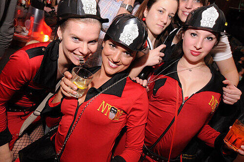 Beim Jambo Jambo Fasching im Nürnberger Nachtcafé stimmt sich das Partyvolk schon mal auf die Faschingzeit ein.