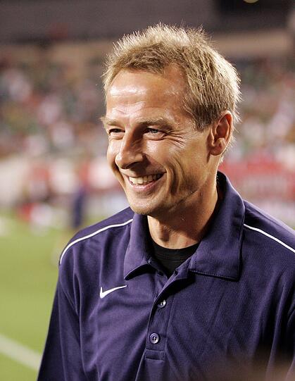 1:1 gegen Mexiko - Beim erstebn Spiel der US-Fußballnationalmannschaft mit Jürgen Klinsmann hüpfte der Coach am Spielfeldrand wie ein Flummi. Die Bilder.