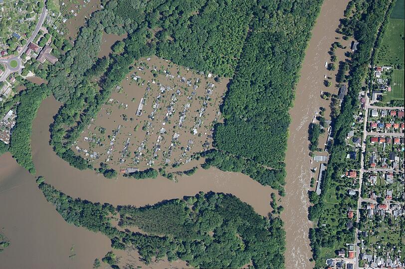 Aktuelle Bilder vom Hochwasser in Deggendorf: Die Lage ist weiter kritisch. Die Bürger sorgen sich um die Dämme. Die A92 ist wieder geöffnet.