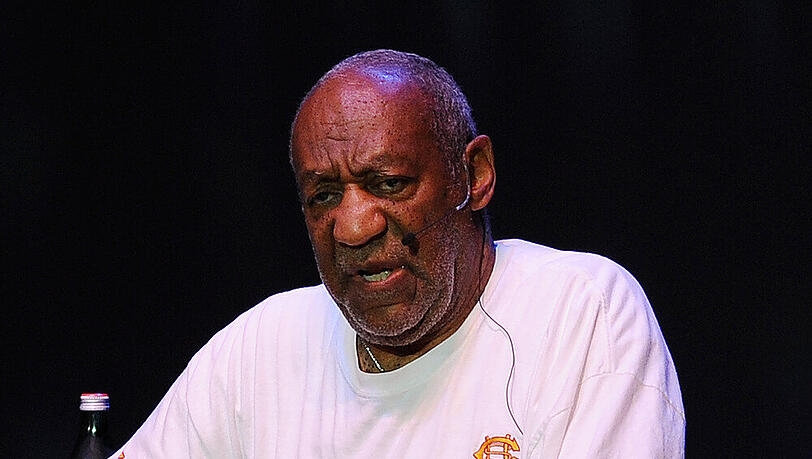 Bill Cosby soll 2008 ein Model in Hugh Hefners Playboy Mansion vergewaltigt haben. Bill Cosby soll 2008 ein Model in Hugh Hefners Playboy Mansion vergewaltigt haben.