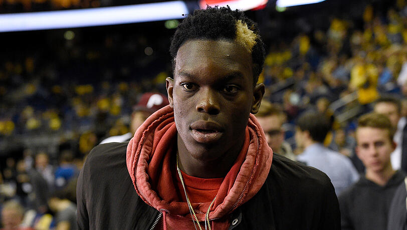 Dennis Schröder: "Ich weiß, wo ich herkomme. Und es ist keine Selbstverständlichkeit, in der NBA spielen zu dürfen." Dennis Schröder: "Ich weiß, wo ich herkomme. Und es ist keine Selbstverständlichkeit, in der NBA spielen zu dürfen."