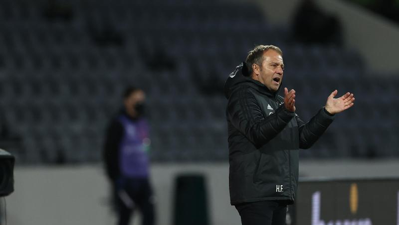Bundestrainer Hansi Flick trieb seine Mannschaft in Island an.