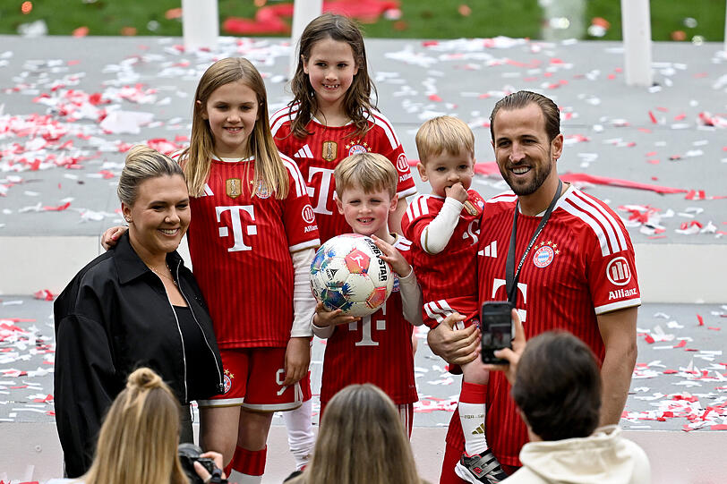 Harry Kane feiert mit seiner Familie.