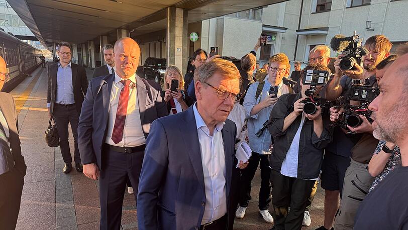 Nach seiner Ankunft in Kiew sendet der Minister erste Botschaften auch an Moskau. Nach seiner Ankunft in Kiew sendet der Minister erste Botschaften auch an Moskau.