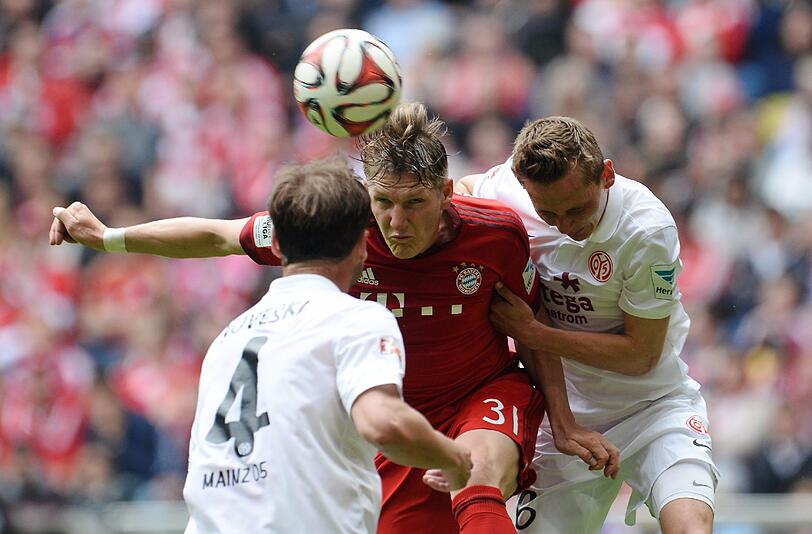 BASTIAN SCHWEINSTEIGER &ndash; NOTE 2:

Krönte sein 500. Pflichtspiel für den FC Bayern mit einem Tor. Wieder im offensiven Mittelfeld aufgeboten, agierte in Hälfte zwei fast schon als zweite Spitze. Lauffreudig und immer anspielbar.