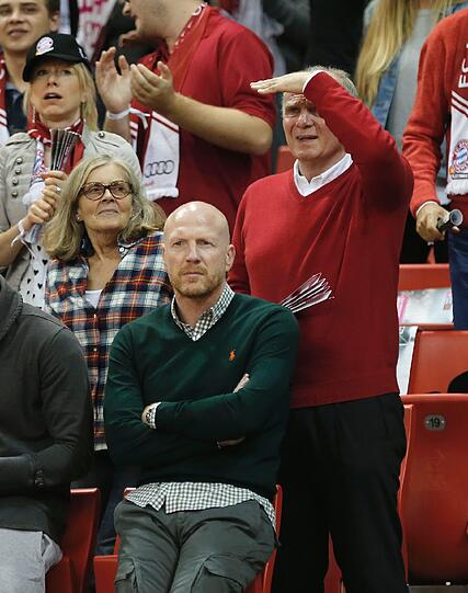 Uli Hoeneß war am Sonntag beim Basketball: Vor den Augen des ehemaligen Vereinspräsidenten verloren die Bayern gegen Bonn.