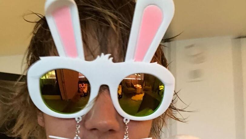 Ein Bi(e)ber als Hase: Pop-Star Justin Bieber findet's lustig. Ein Bi(e)ber als Hase: Pop-Star Justin Bieber findet's lustig.