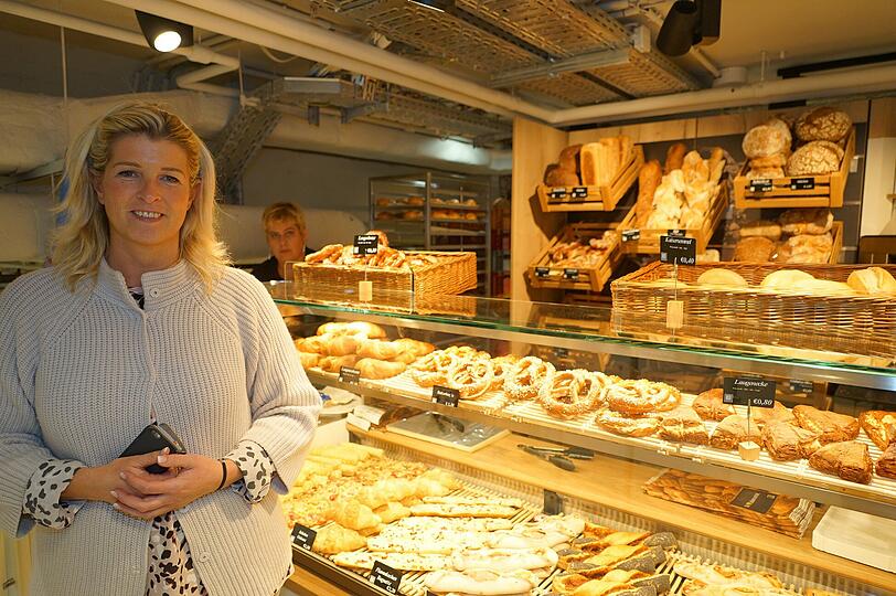 Christina Ernst in ihrem neu eröffnetet Edeka am Hauptbahnhof.