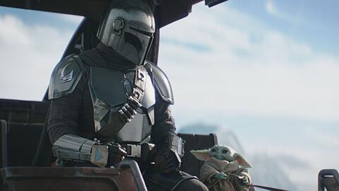Machen wieder die "Star Wars"-Galaxis unsicher: der von Pedro Pascal gespielte Mandalorianer und sein Sch&uuml;tzling Grogu in "The Mandalorian and Grogu".
