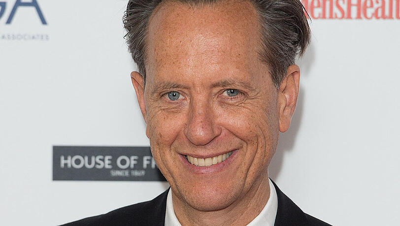 Richard E. Grant im Mai 2015: Ganz so herausgeputzt dürfte er in der Serie nicht aussehen Richard E. Grant im Mai 2015: Ganz so herausgeputzt dürfte er in der Serie nicht aussehen