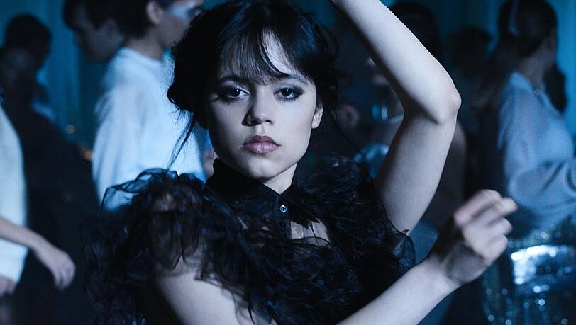 Mit wem tanzt "Wednesday" (Jenna Ortega) in Staffel zwei? Mit wem tanzt "Wednesday" (Jenna Ortega) in Staffel zwei?