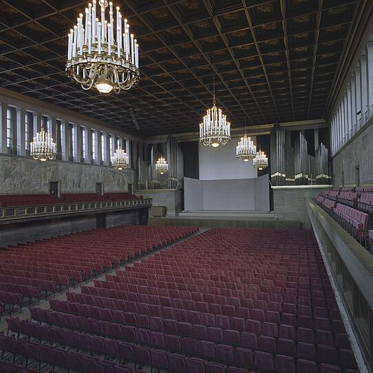 Das Ende ist wie immer bei der Sanierung von Altbauten offen. Davon unberührt ist die Idee, den leerstehenden Kongresssaal des Museums zum Konzertsaal zu machen.
