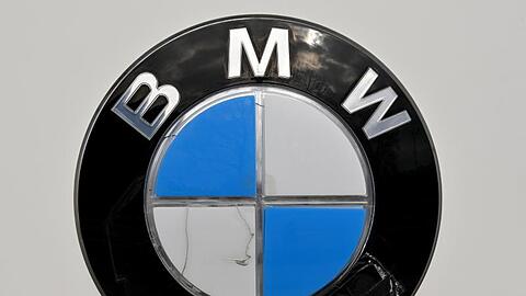 Das BMW-Logo vor der Konzernzentrale in der bayerischen Landeshauptstadt.