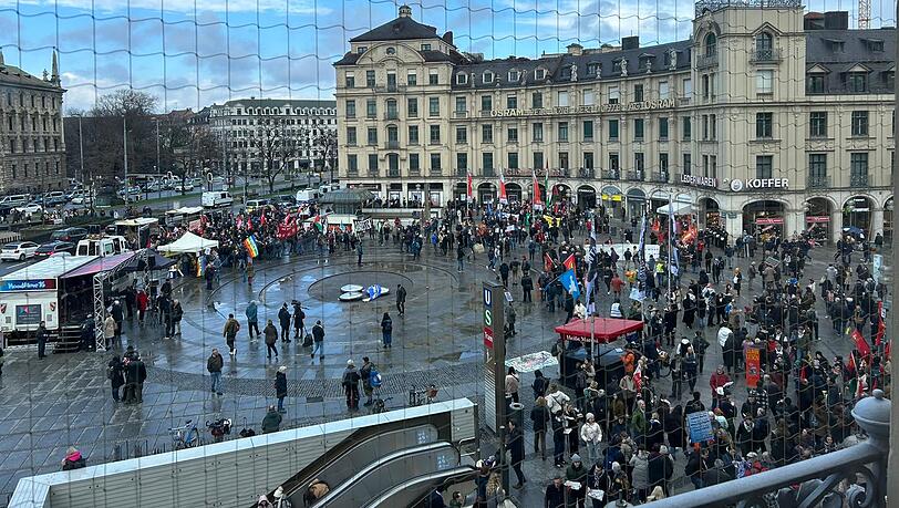 Antisiko-Demo am Stachus von oben Antisiko-Demo am Stachus von oben