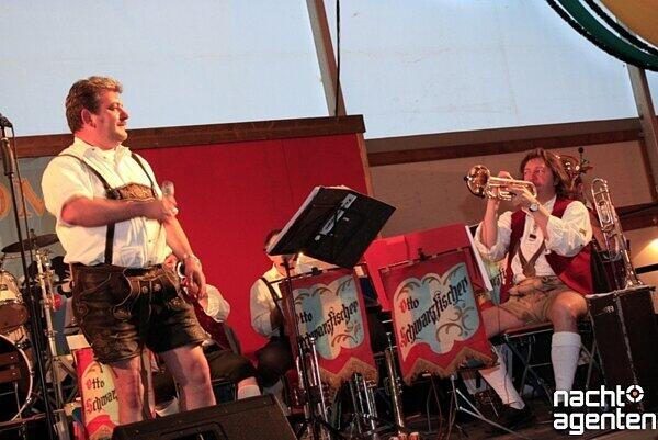 Dirndl, Lederhosen und viel Spaß: Die Party "Tracht und Pracht" am Samstag im Hippodrom auf der Theresienwiese. Mehr Bilder unter: www.nachtagenten.de.