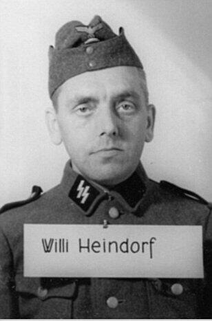 Neben verfügbaren Angaben zu Geburtstag, Herkunft und Beruf ist auch die Militär-Laufbahn der SS-Männer in der Datenbank vermerkt.