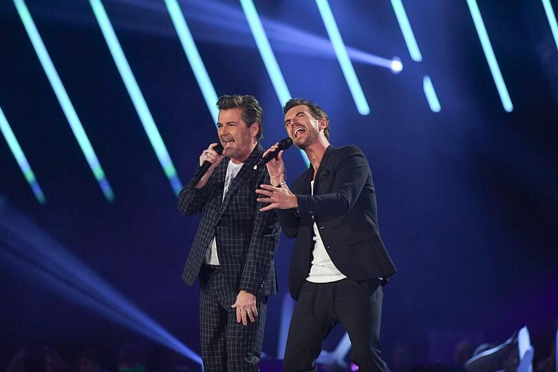 DAS neue Traumpaar. Florian Silbereisen und Thomas Anders. "Sie sagte doch, sie liebt mich - und drei sind eins zu viel&ldquo;, singt Florian. Kommt jetzt etwa endlich Helene Fischer?