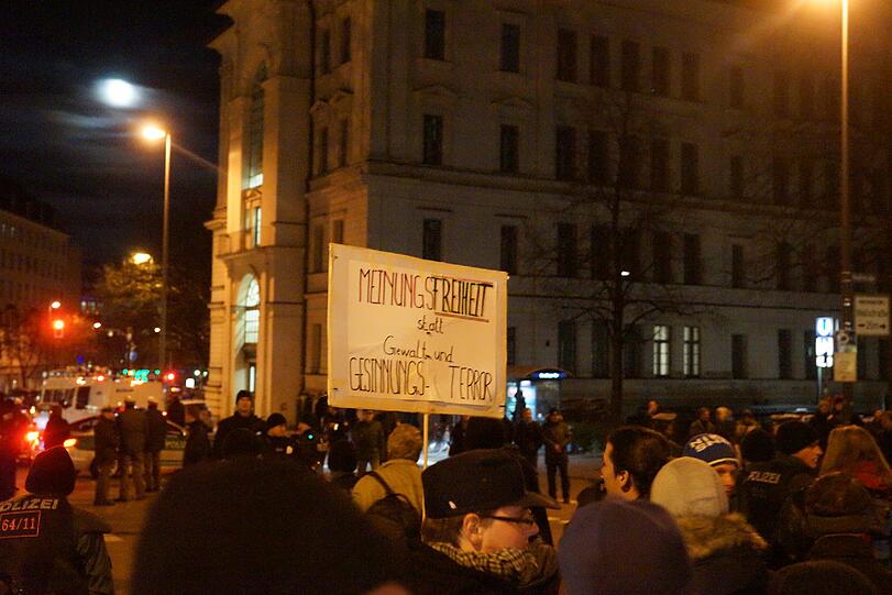 Die Muegida bricht die Demonstration ab. Bilder von dem Spaziergang in München.