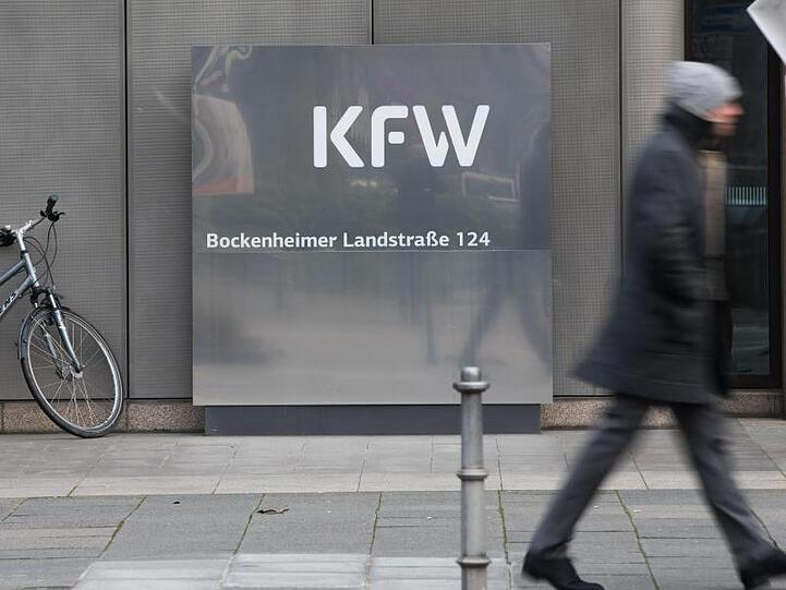 Tausende Anträge wurden bisher wegen der Folgen der Corona-Krise bei der Förderbank KfW eingereicht.