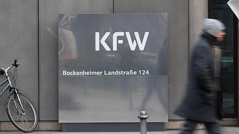 Tausende Anträge wurden bisher wegen der Folgen der Corona-Krise bei der Förderbank KfW eingereicht.