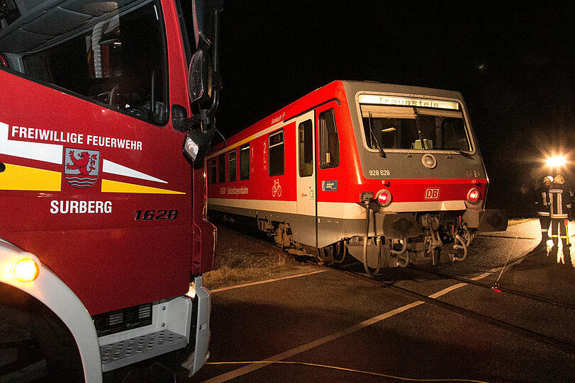 Das Auto der 18-Jährigen wurden beim Zusammenstoß total zerstört. Die junge Fahrerin überstand den Crash dennoch unversehrt. Die Bilder vom Unfall.
