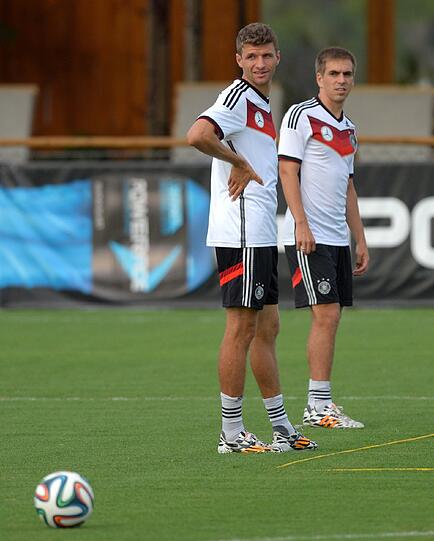 Vorbereitung auf Argentinien: Jogis Jungs bei einer lockeren Trainingseinheit im Campo Bahia am Donnerstag.