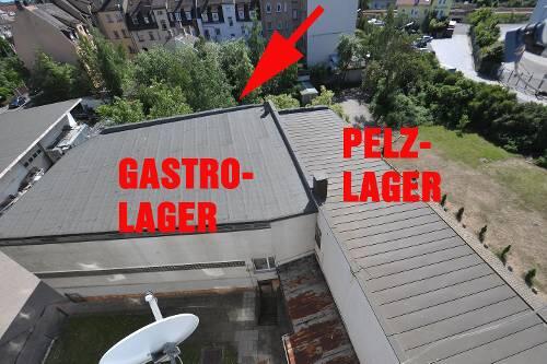 Statt ins Pellager (re.) meißelten sich die Einbrecher in ein Gastro-Geschäft (l.).