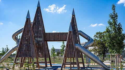 Der Spielplatz in der neu er&ouml;ffneten Gr&uuml;nanlage am Helene-Wessel-Bogen.