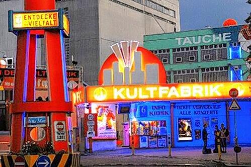 Kultfabrik: Ein Randalierer hat einen Mann mit einem Barhocker verprügelt. Die Polizei ermitelt wegen einem versuchten Tötungsdelikt.