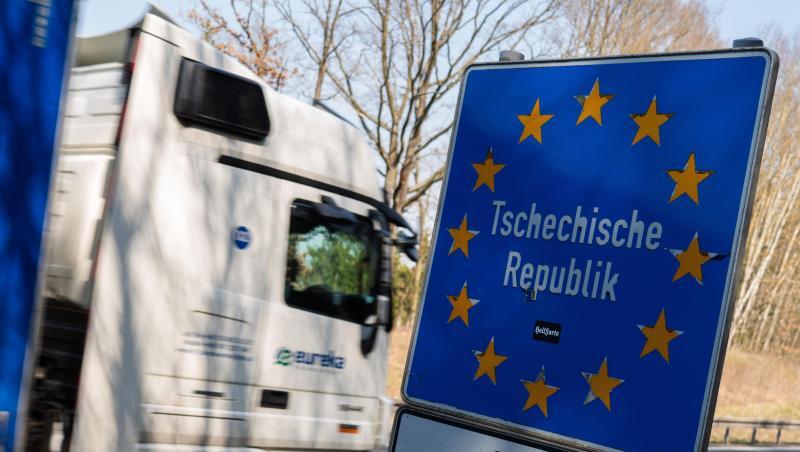 Ein Lastwagen an der Grenze zwischen Bayern und Tschechien nahe dem oberfränkischen Schirnding. Foto: Nicolas Armer/dpa/Archivbild Ein Lastwagen an der Grenze zwischen Bayern und Tschechien nahe dem oberfränkischen Schirnding. Foto: Nicolas Armer/dpa/Archivbild