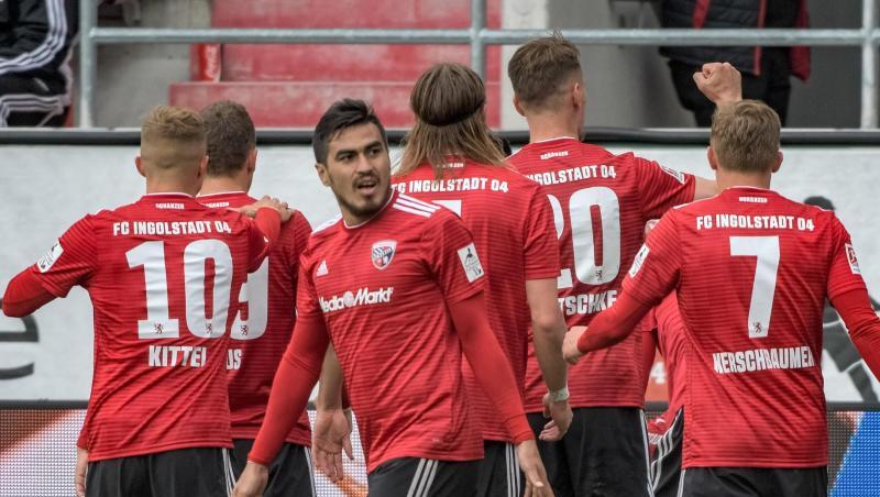 Die Mannschaft von Ingolstadt jubelt nach dem Treffer zum 3:0 gegen Darmstadt. Foto: Armin Weigel Die Mannschaft von Ingolstadt jubelt nach dem Treffer zum 3:0 gegen Darmstadt. Foto: Armin Weigel