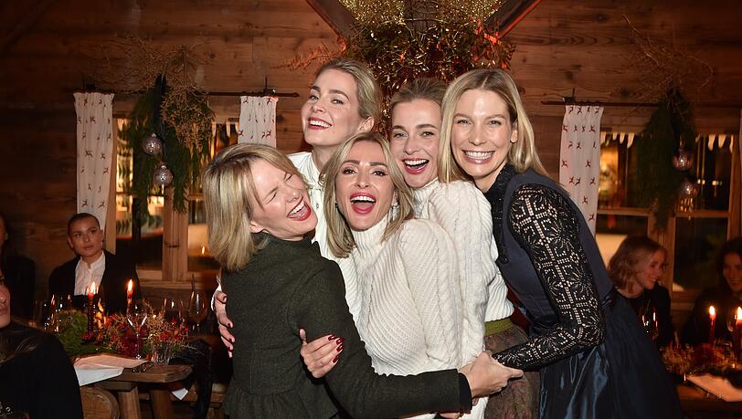 Gut gelaunt und glücklich: Monica Ivancan, Julia Meise, Kinga Mathe, Nina Meise und Sarah Brandner Gut gelaunt und glücklich: Monica Ivancan, Julia Meise, Kinga Mathe, Nina Meise und Sarah Brandner