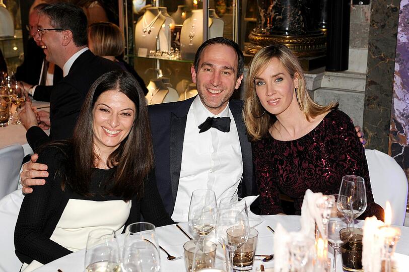 Claudia und Magister Georg Kofler und die österreichische TV-Journalistin Nadja Bernhard