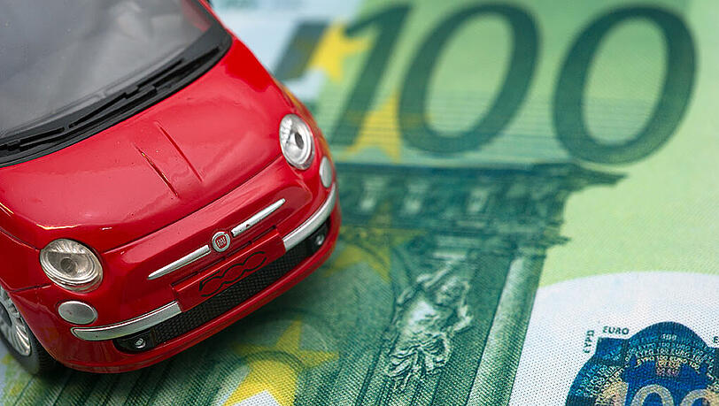 Mit einem Wechsel der KfZ-Versicherung lassen sich oft Hunderte Euro sparen. Wir erklären Ihnen, worauf Sie dabei achten müssen. Mit einem Wechsel der KfZ-Versicherung lassen sich oft Hunderte Euro sparen. Wir erklären Ihnen, worauf Sie dabei achten müssen.
