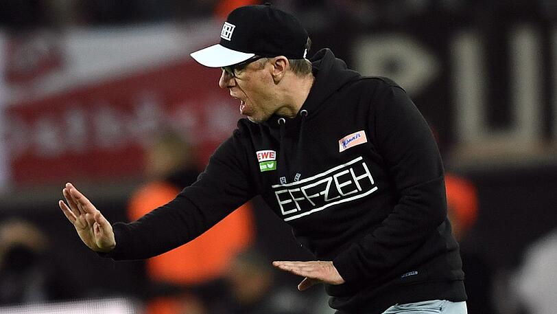 Zog auch beim Spiel gegen Eintracht Frankfurt voll mit: Kölns Trainer Peter Stöger.