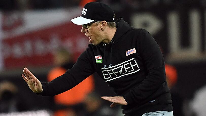 Zog auch beim Spiel gegen Eintracht Frankfurt voll mit: Kölns Trainer Peter Stöger. Zog auch beim Spiel gegen Eintracht Frankfurt voll mit: Kölns Trainer Peter Stöger.