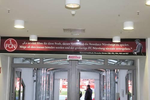 Motivation ist alles: Der Stuhlfauth-Spruch ziert nun den Kabinengang beim Club - und wirkt!