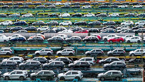 Für die Menschen hierzulande könnten große Autos billiger werden.