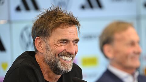J&uuml;rgen Klopp trat nun auch offiziell sein Amt als Bundestrainer an. (Archivbild)