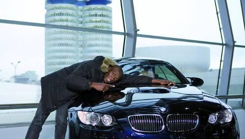 Der schnellste Mann der Welt mit einem schnellen Auto: Usain Bolt mit einem BMW M3. Der schnellste Mann der Welt mit einem schnellen Auto: Usain Bolt mit einem BMW M3.