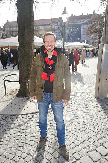 Rüdiger (31), Produktmanager: &bdquo;Ich verzichte für vier Wochen auf Alkohol, Kaffee, Kohlenhydrate und Weizenmehl. Zum Frühstück trinke ich Green Smoothies. Nicht zum Abnehmen, sondern zur Entgiftung meines Körpers. Das ist eine Art Reinigung und gut fürs Aussehen und die Seele.&ldquo;