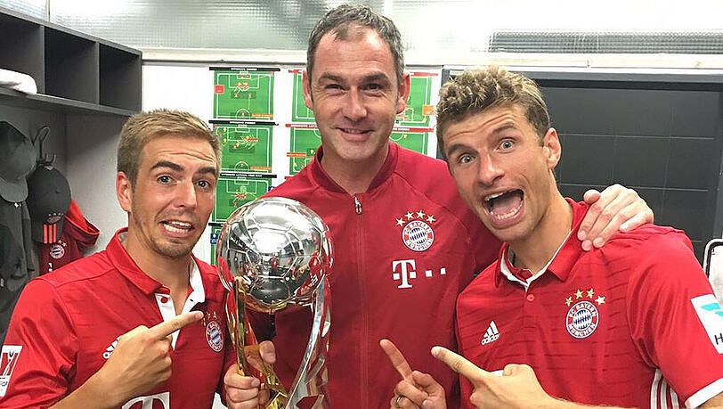 Thomas Müller verrät auf diesem Foto ein gut gehütetes Bayern-Geheimnis. Thomas Müller verrät auf diesem Foto ein gut gehütetes Bayern-Geheimnis.
